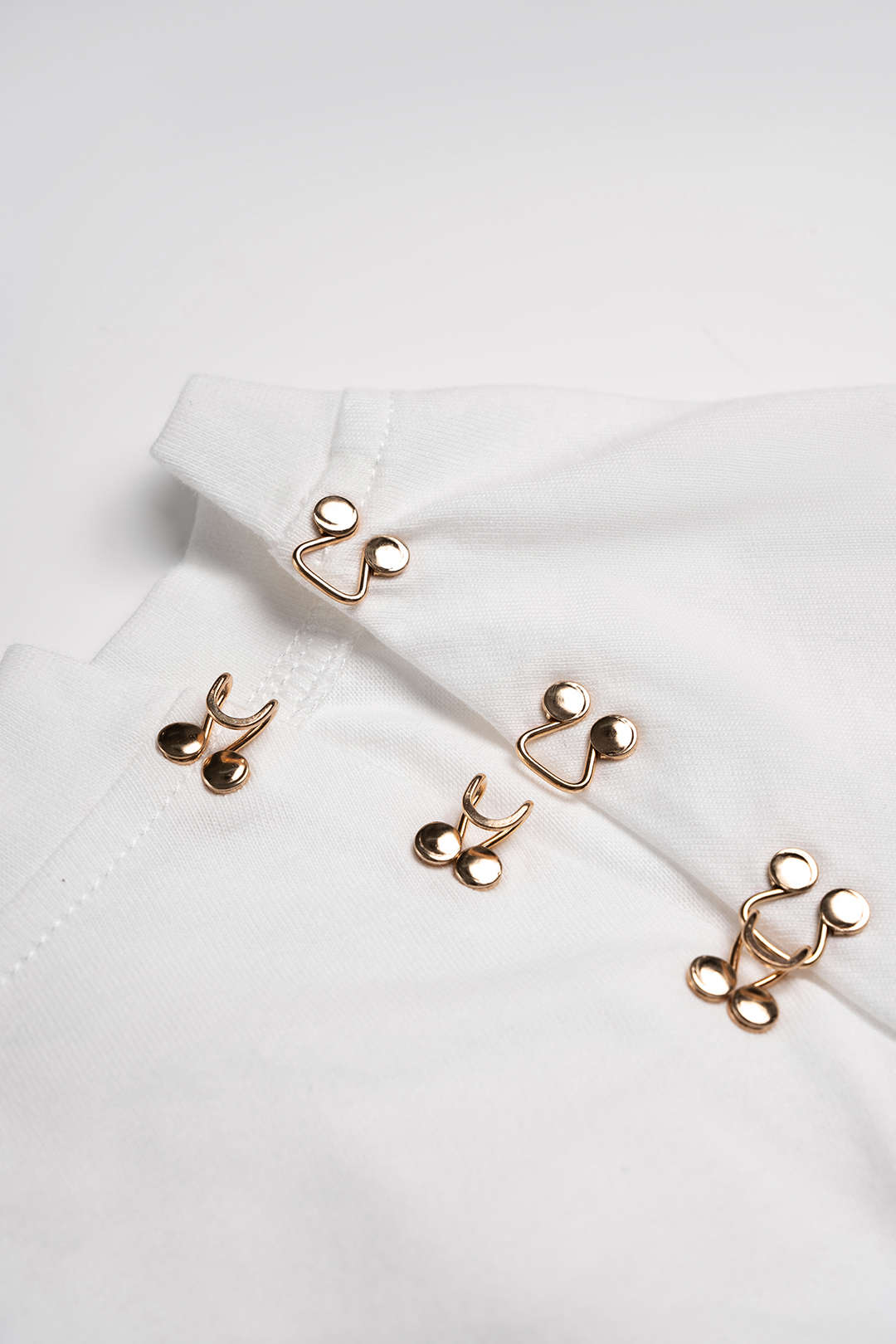 Metallic Buckle Round Neck Short Sleeve T-Shirt