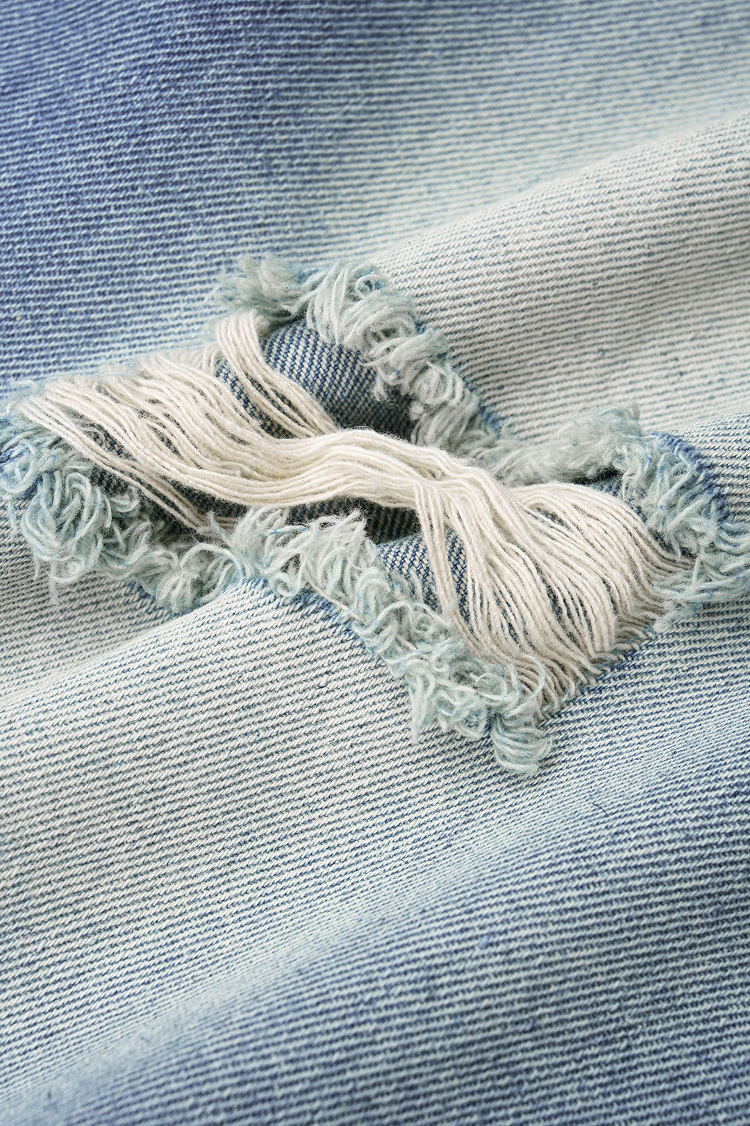 Denim-shortsit, joissa on kaksinkertainen vyötärönauha, korkea vyötärö ja repaleiset reunat