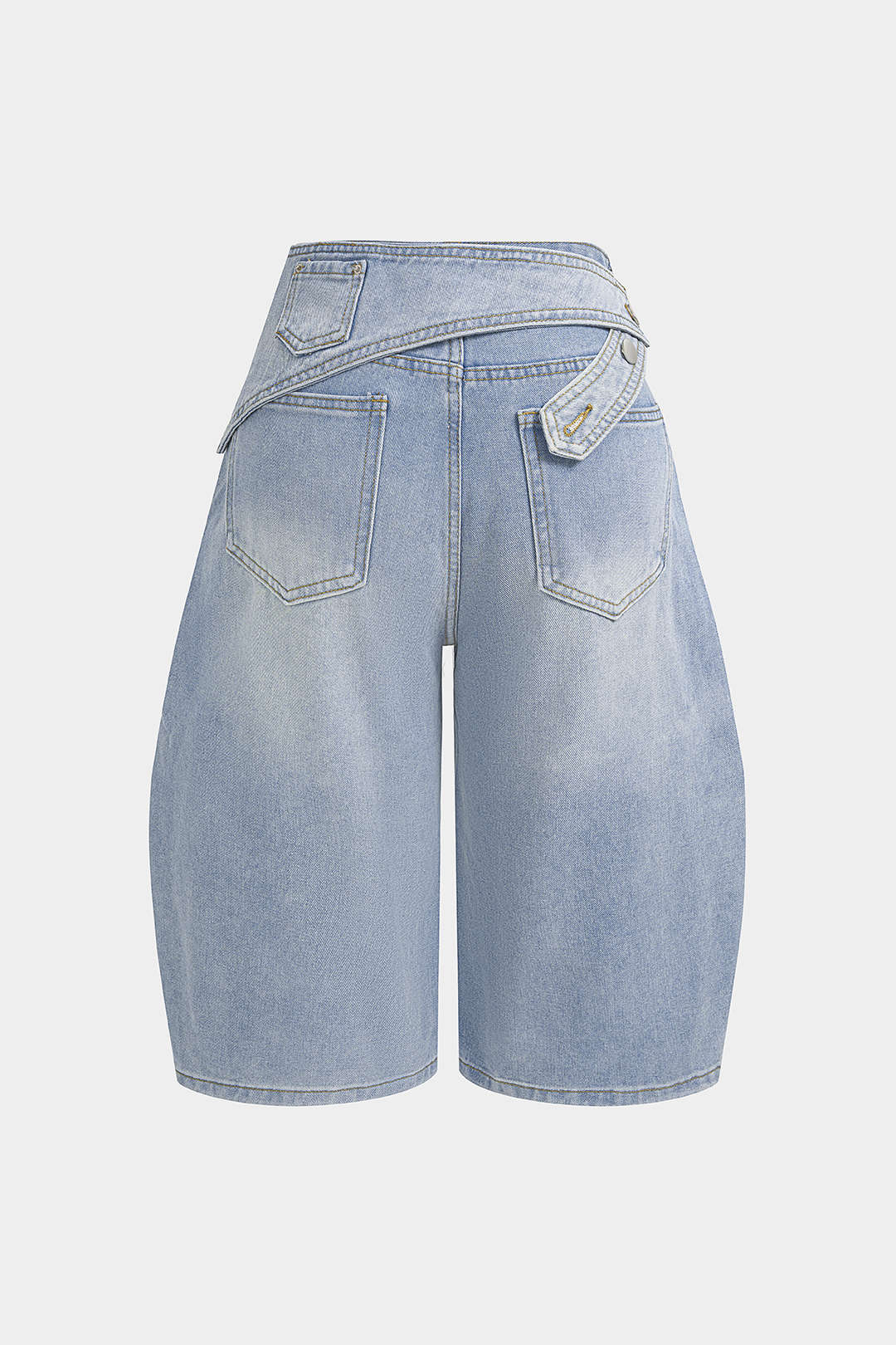Asymmetriset, korkeavyötäröiset, leveälahkeiset denim-shortsit