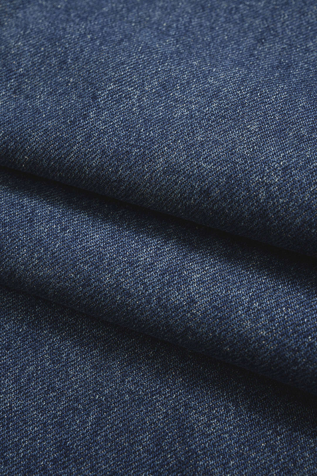 Asymmetriset, leveälahkeiset denimfarkut