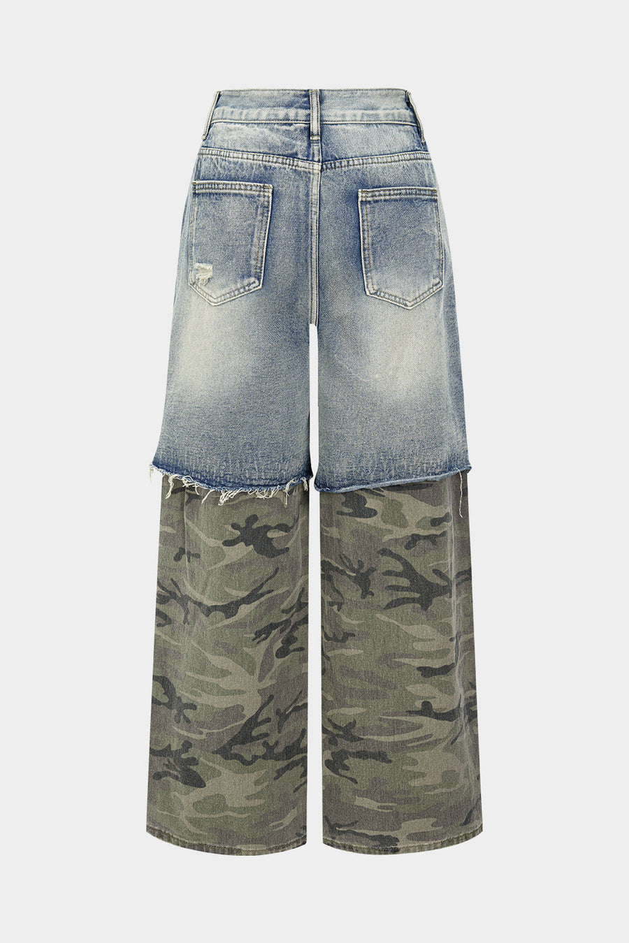 Camo-kuvioiset denim-patchwork-farkut, joissa on napitaskut