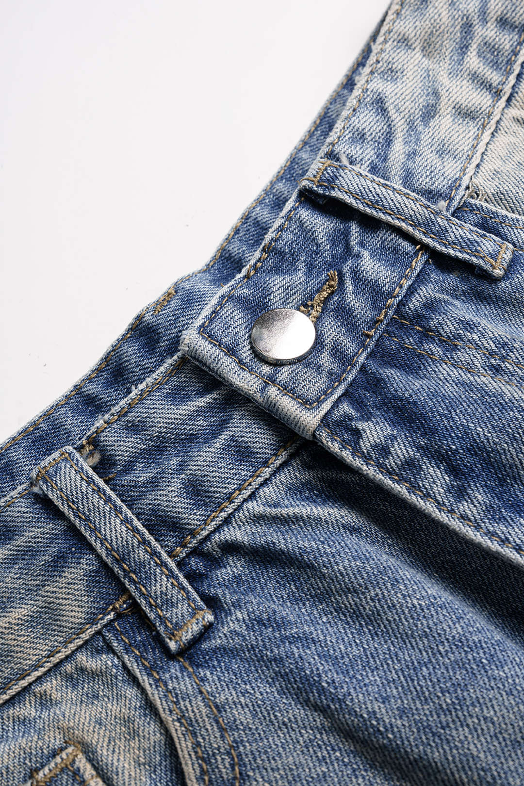Asymmetriset, leveälahkeiset denimfarkut