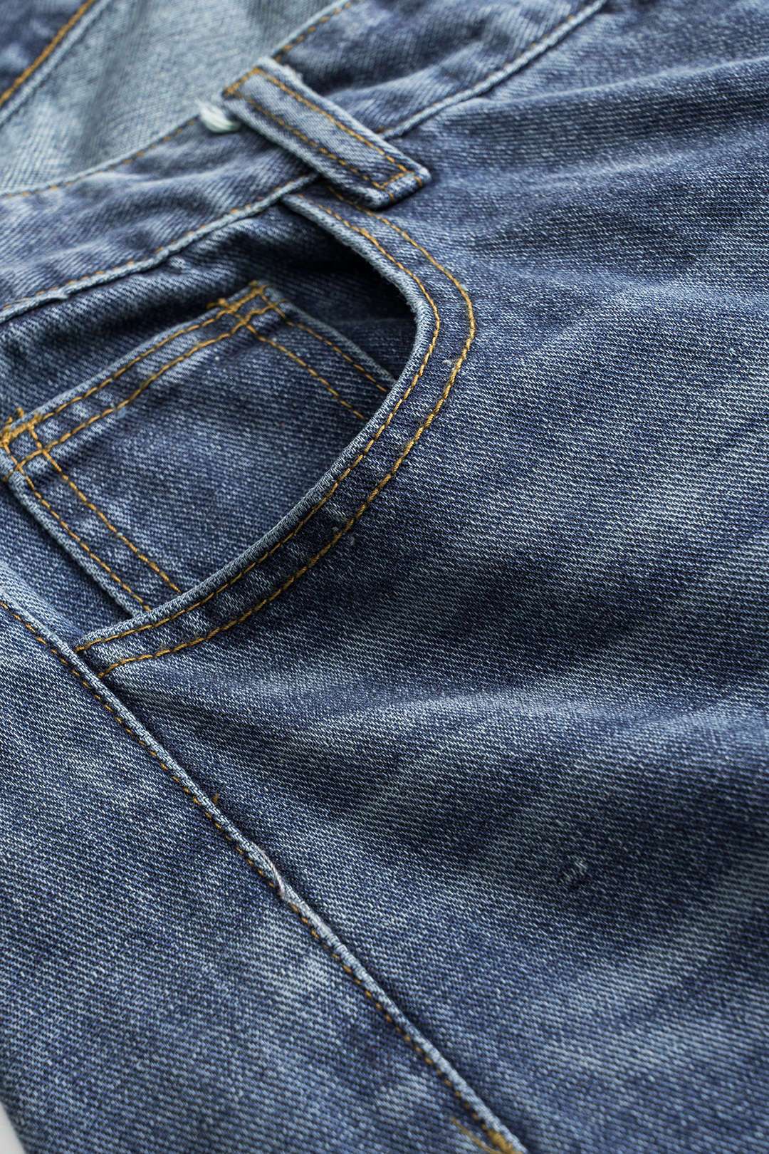 Asymmetriset, korkeavyötäröiset, suorat denimfarkut