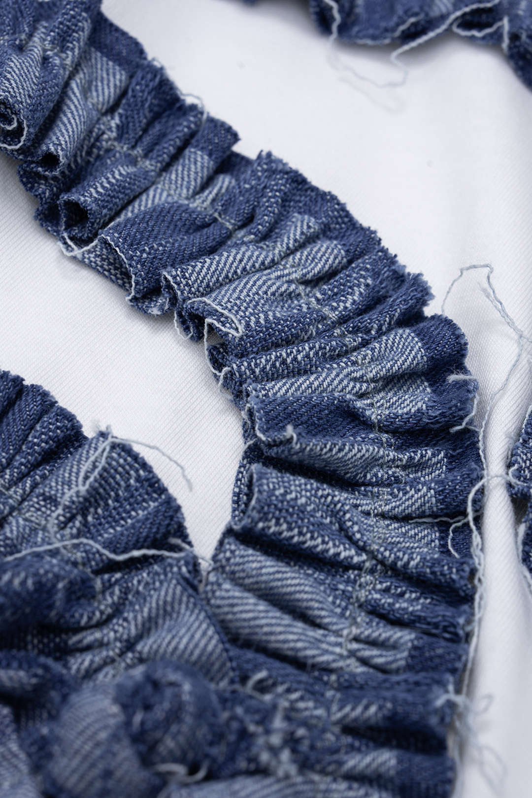 Epäsymmetrinen patchwork-lyhythihainen T-paita