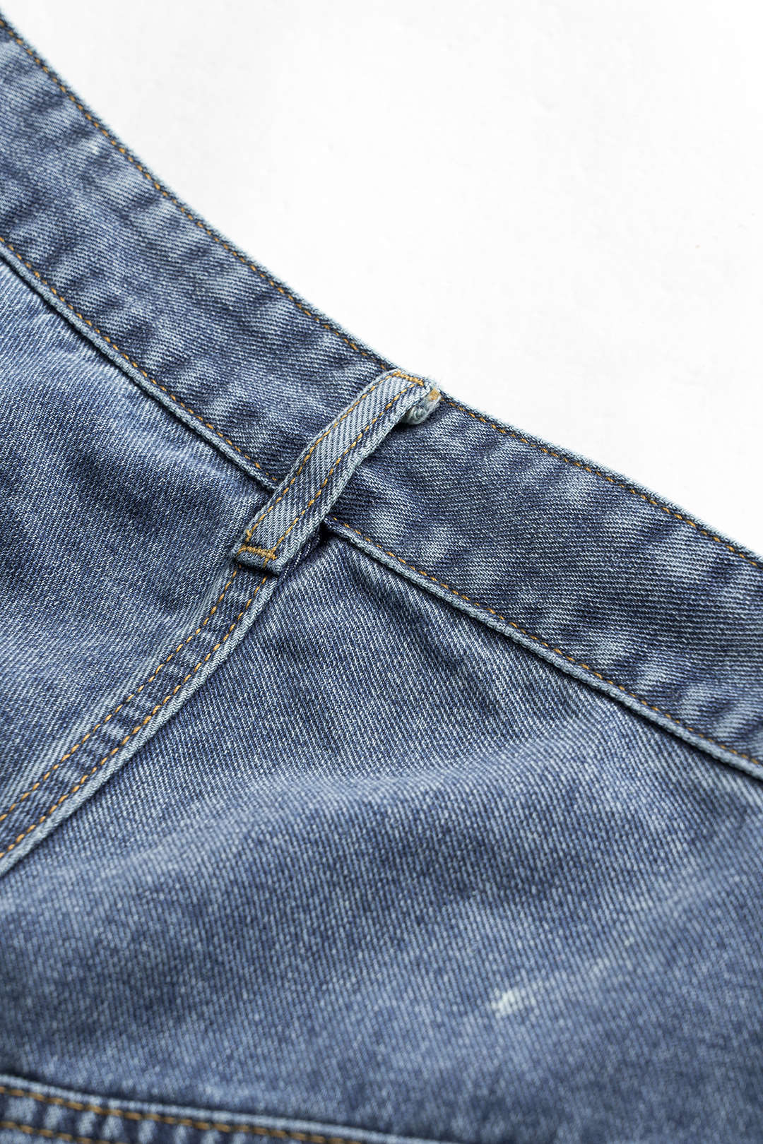 Asymmetriset, korkeavyötäröiset, suorat denimfarkut