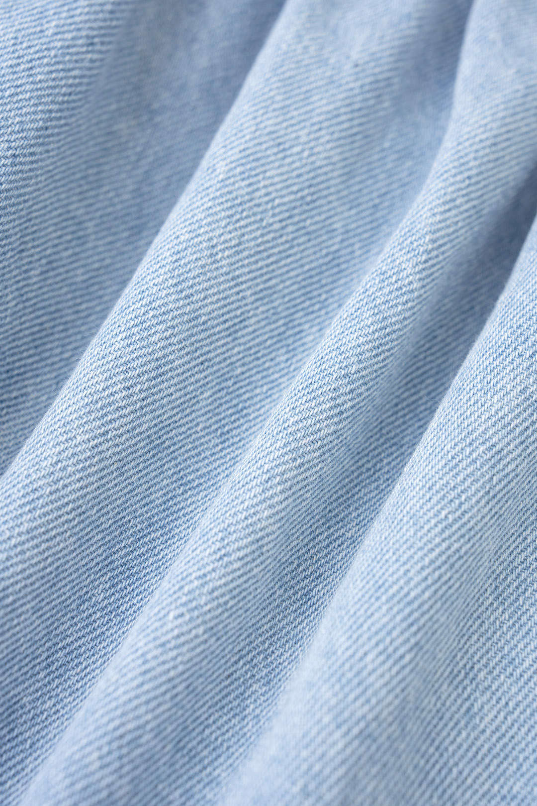 Denim-mekko, jossa on käänne, napit ja röyhelöiset hihat, hihaton minipuku