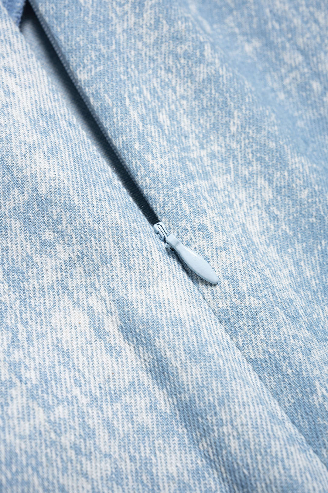 Denim-patchwork-mekko, jossa pitsireunus ja vetoketju, hihaton minipuku