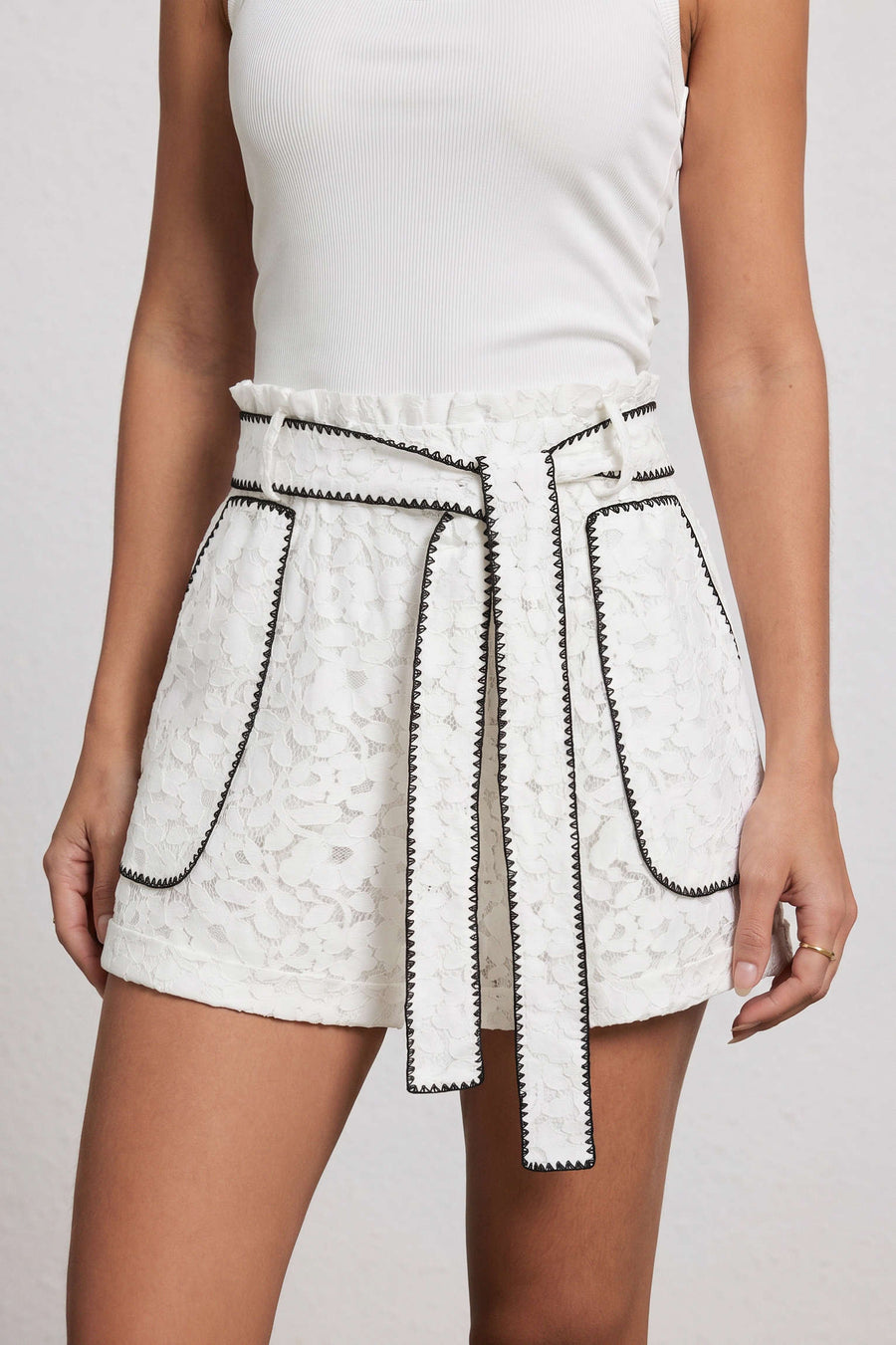 Contrast Whipstitching Lace Tie-Up Wide Leg Shorts