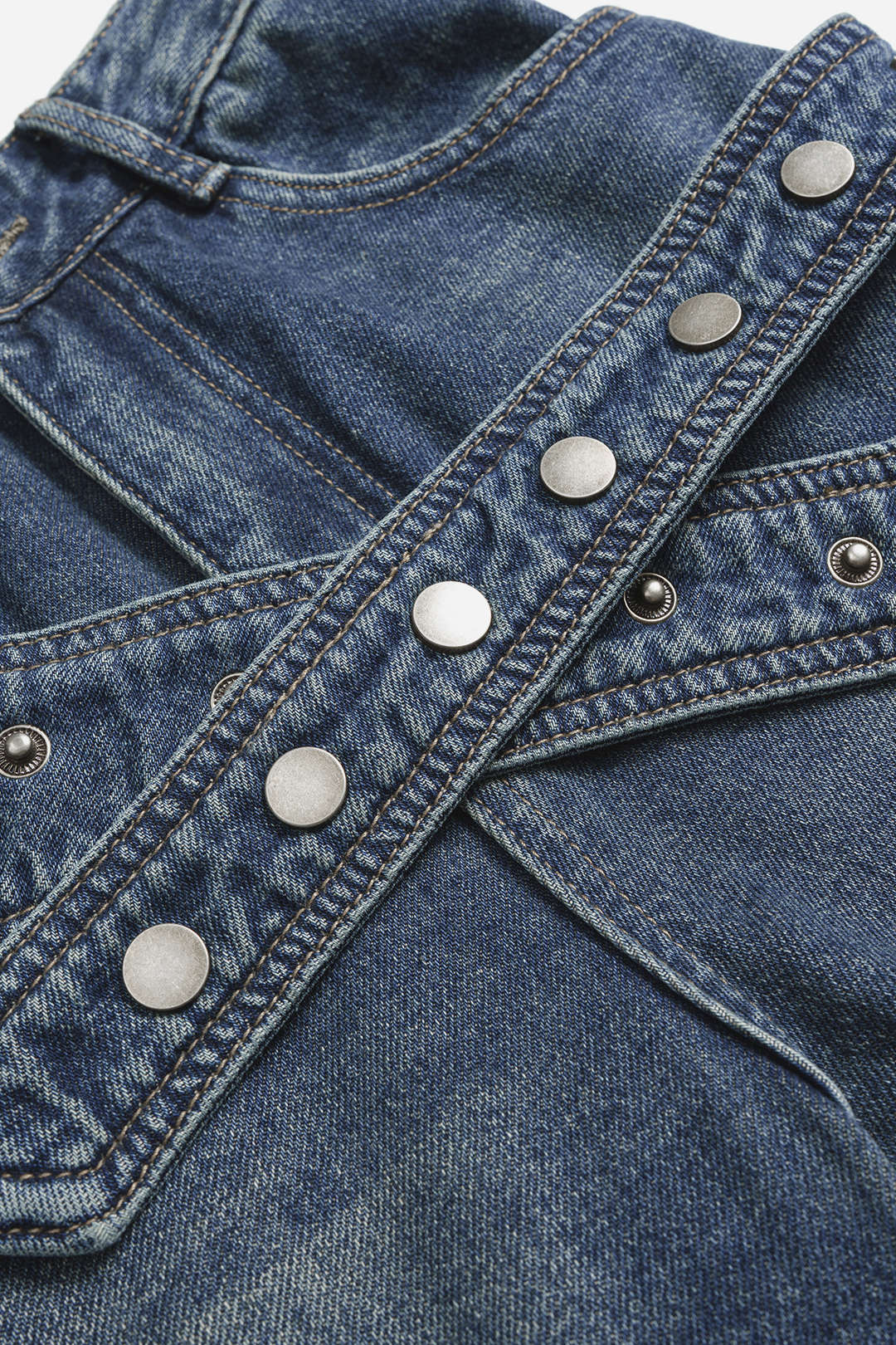 Asymmetriset, leveälahkeiset denimfarkut