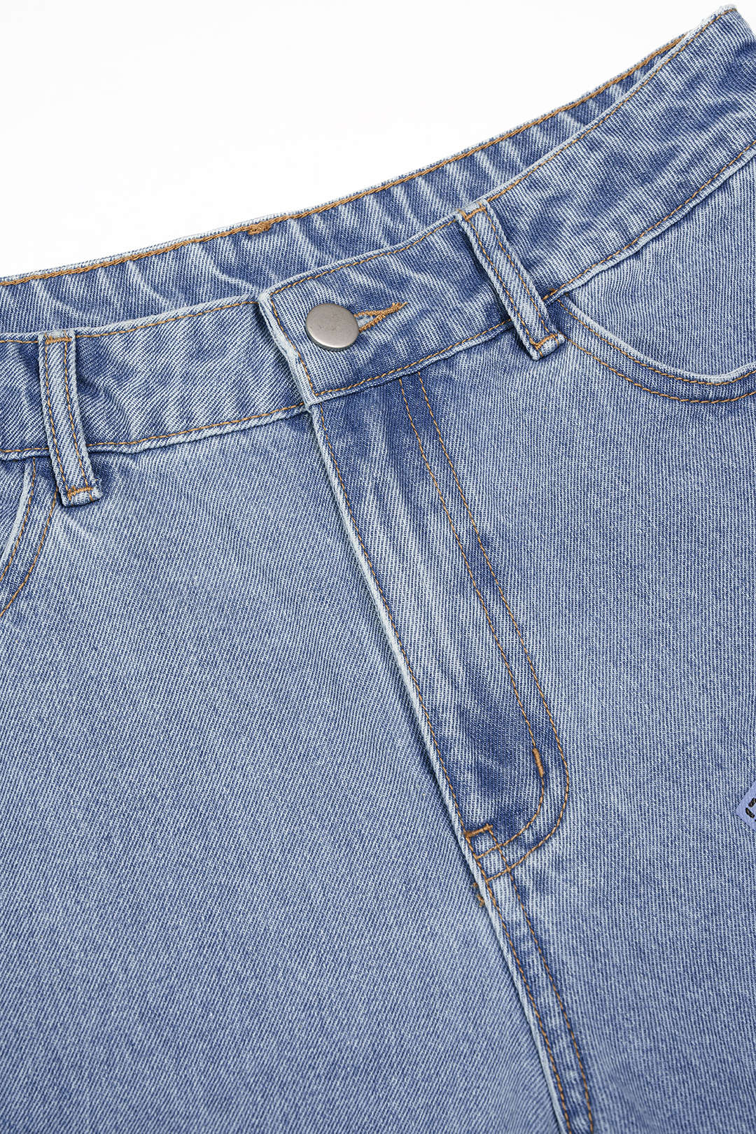 Denim-shortsit, joissa on digitaalinen kirjainkuvio ja korkea vyötärö