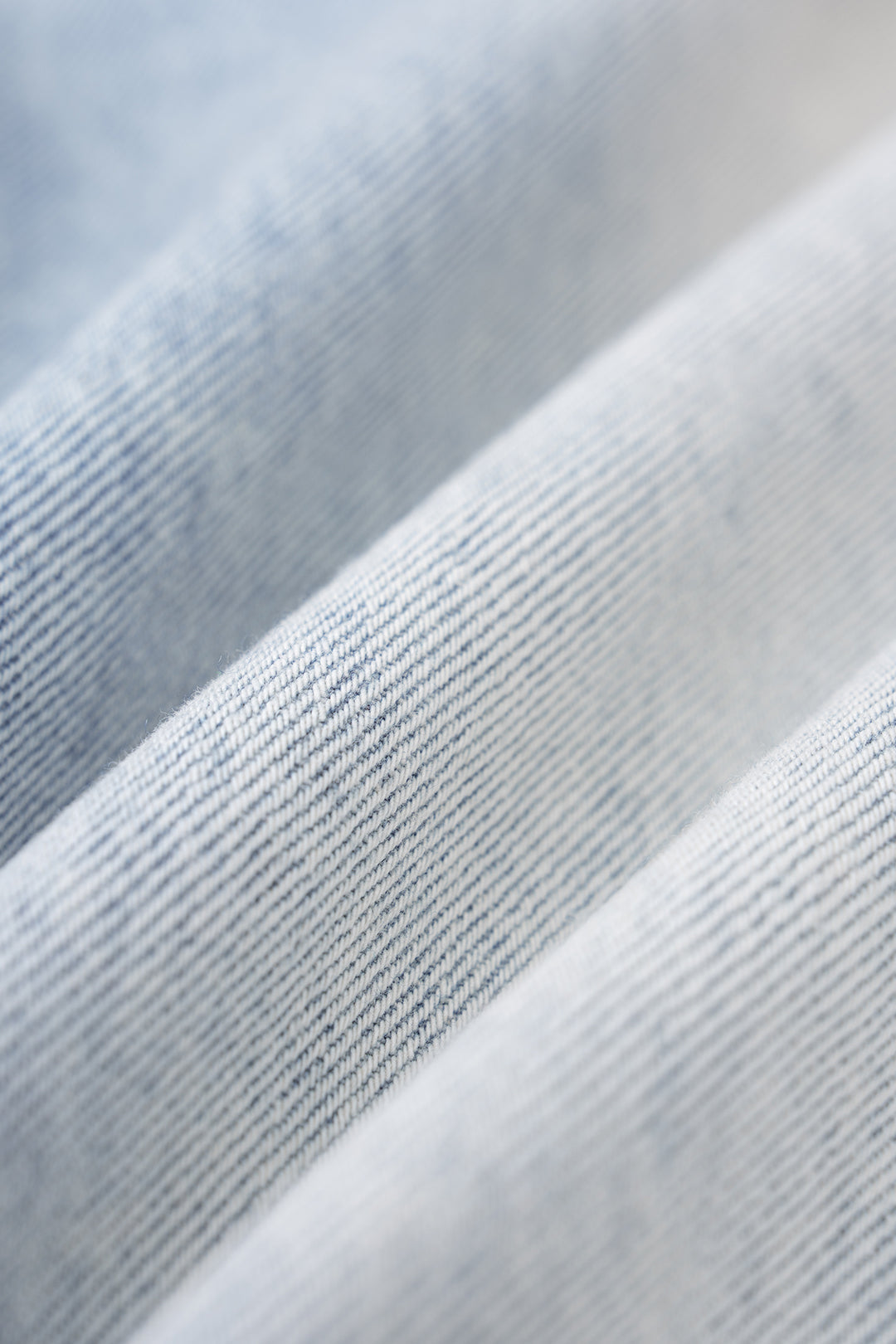 Metallinhohtoiset denim-koristeiset leveälahkeiset shortsit