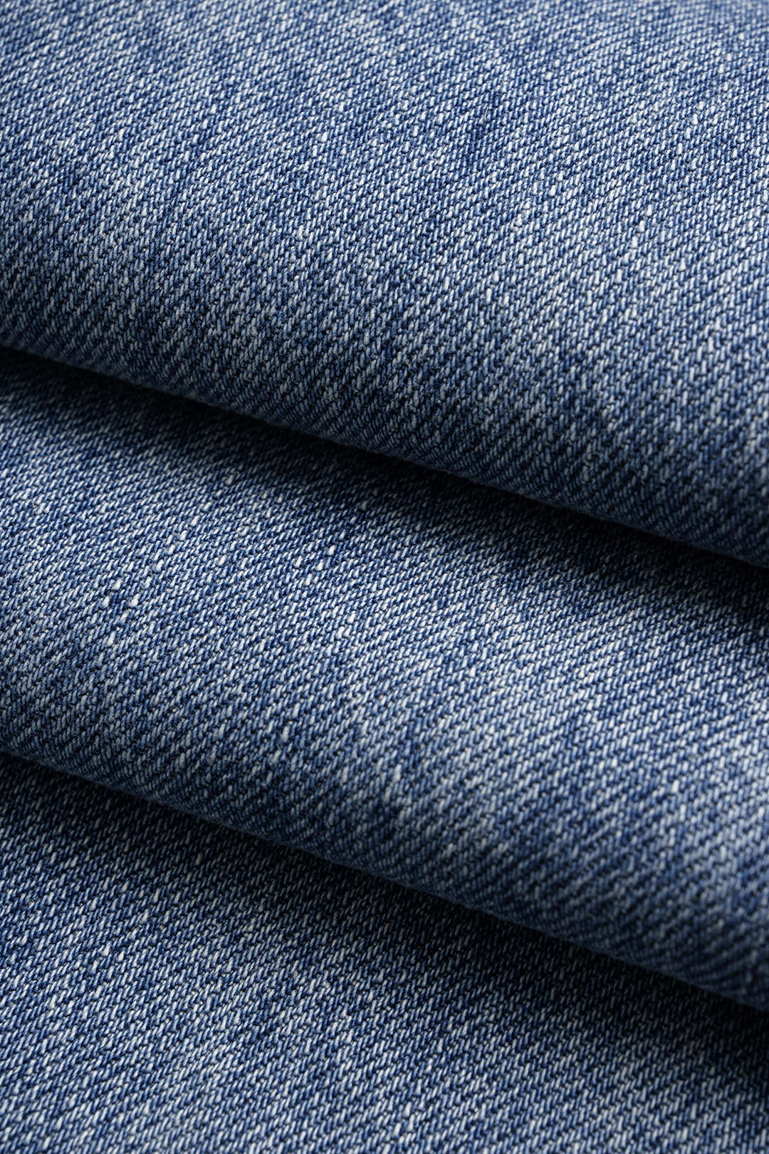 Asymmetriset, leveälahkeiset denimfarkut
