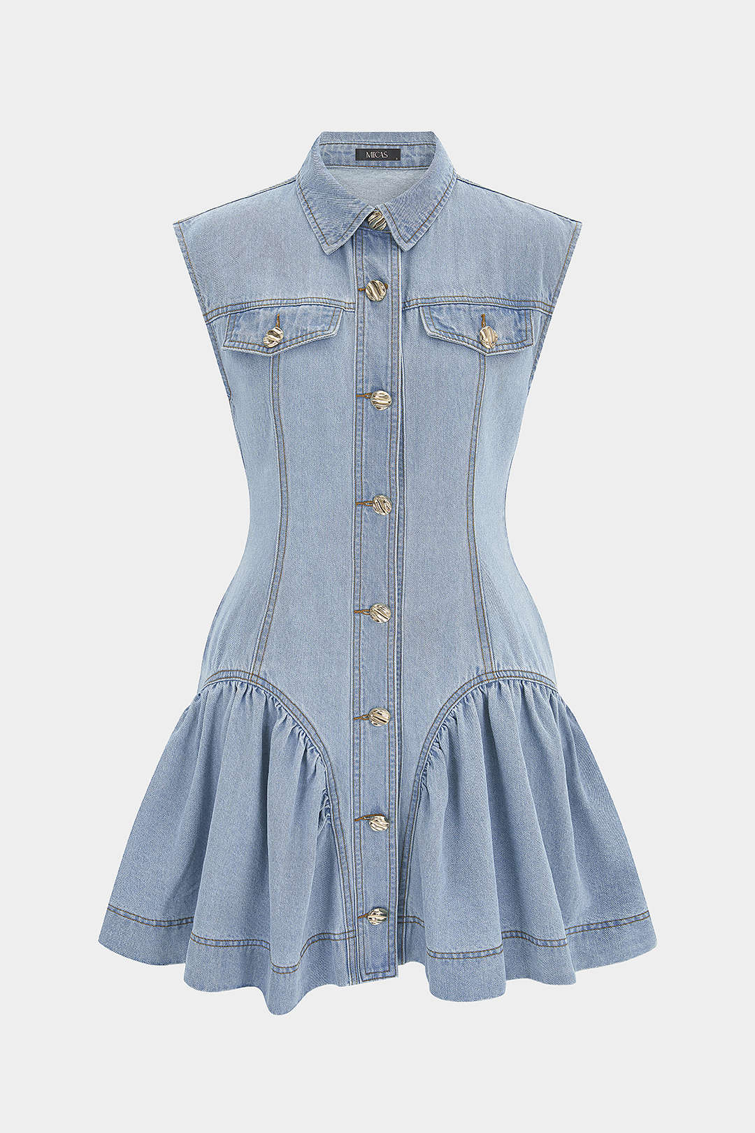 Denim-mekko, jossa on käänne, napit ja röyhelöiset hihat, hihaton minipuku