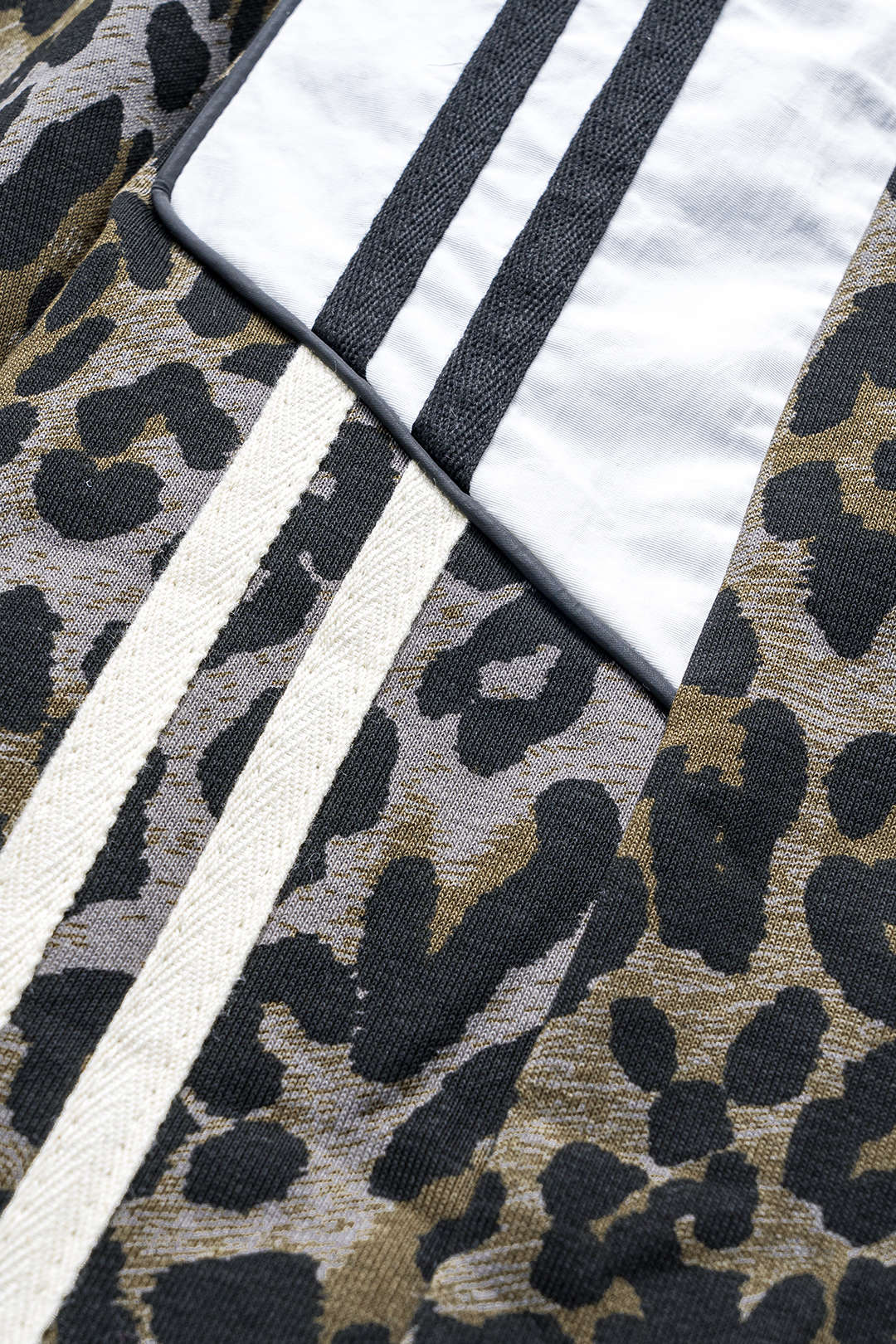 Leopard Print Denim Patchwork Button Pocket Wide Leg Jeans