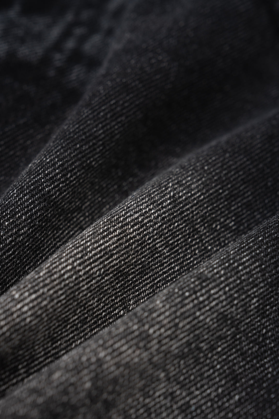 Denim-shortsit, joissa on napitaskut