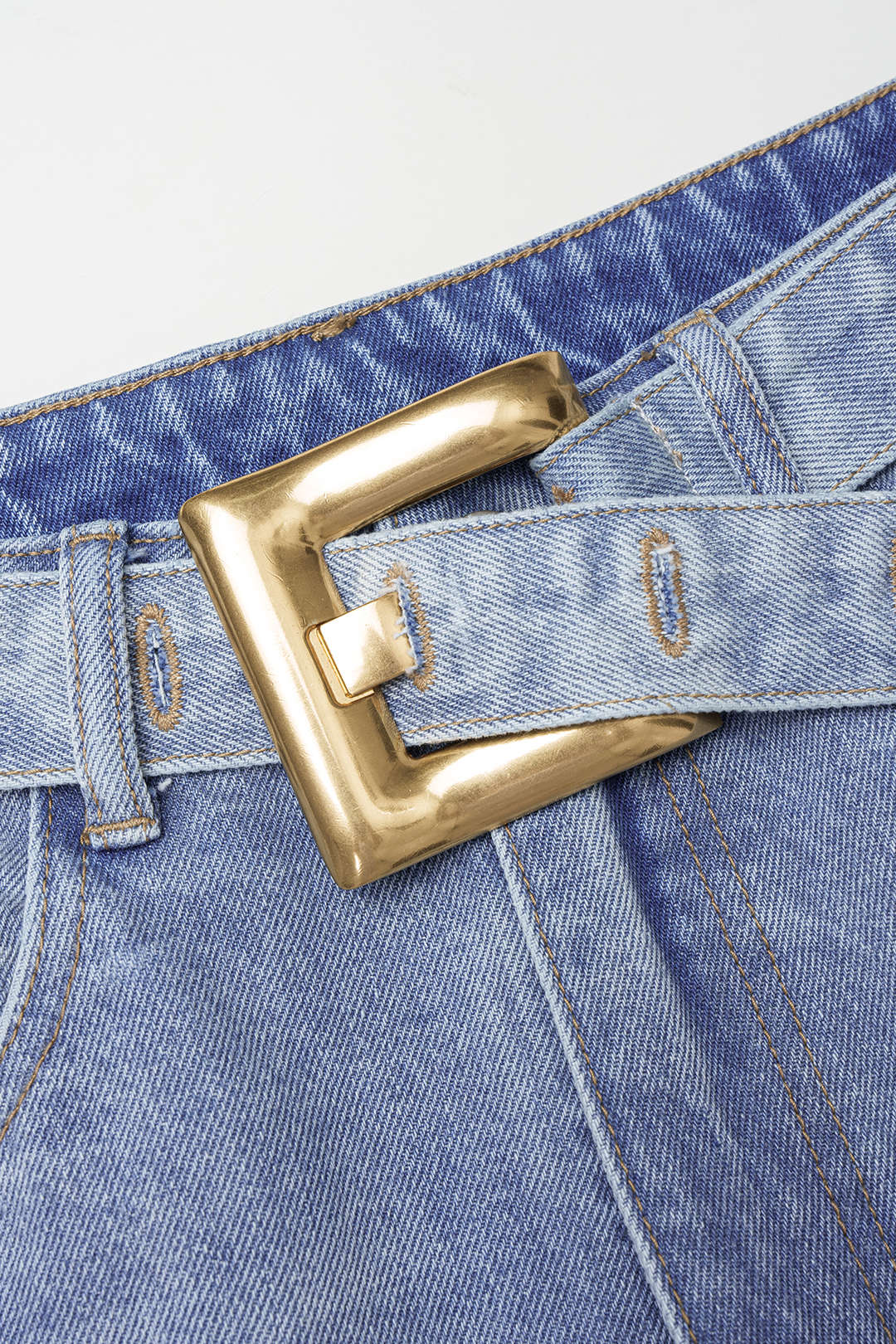 Denim-farkut, joissa on vyö ja taskut, hevosenkengän muotoiset