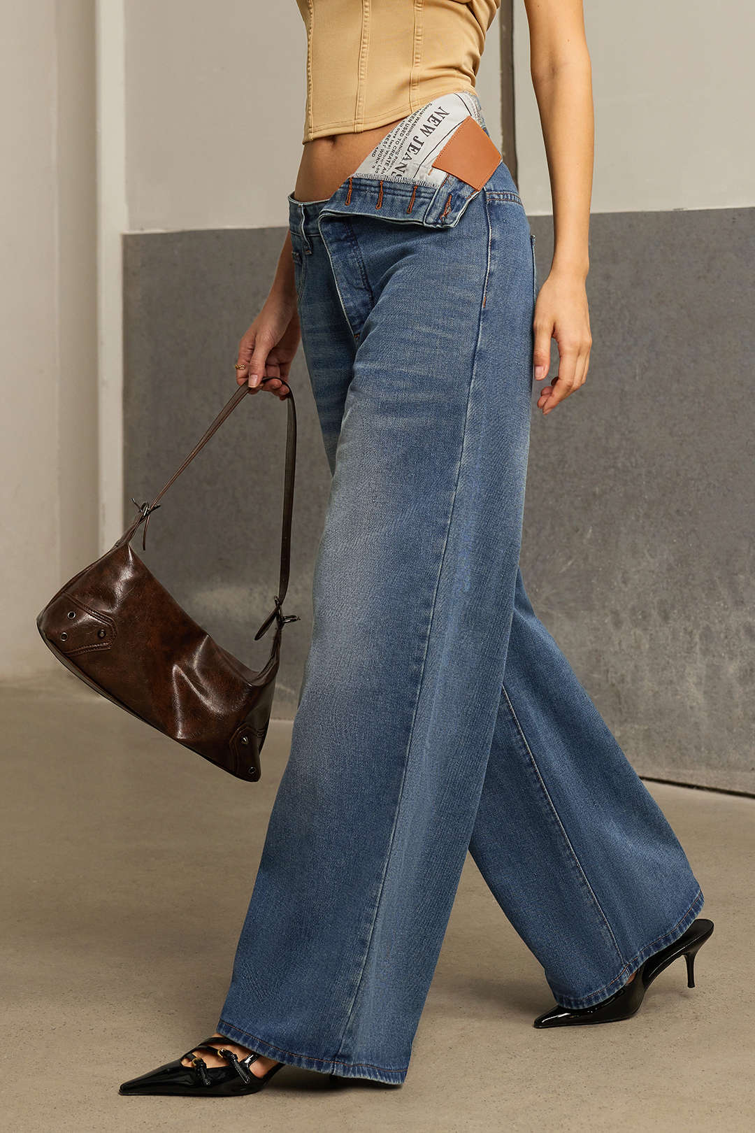 Asymmetriset, korkeavyötäröiset, suorat denimfarkut