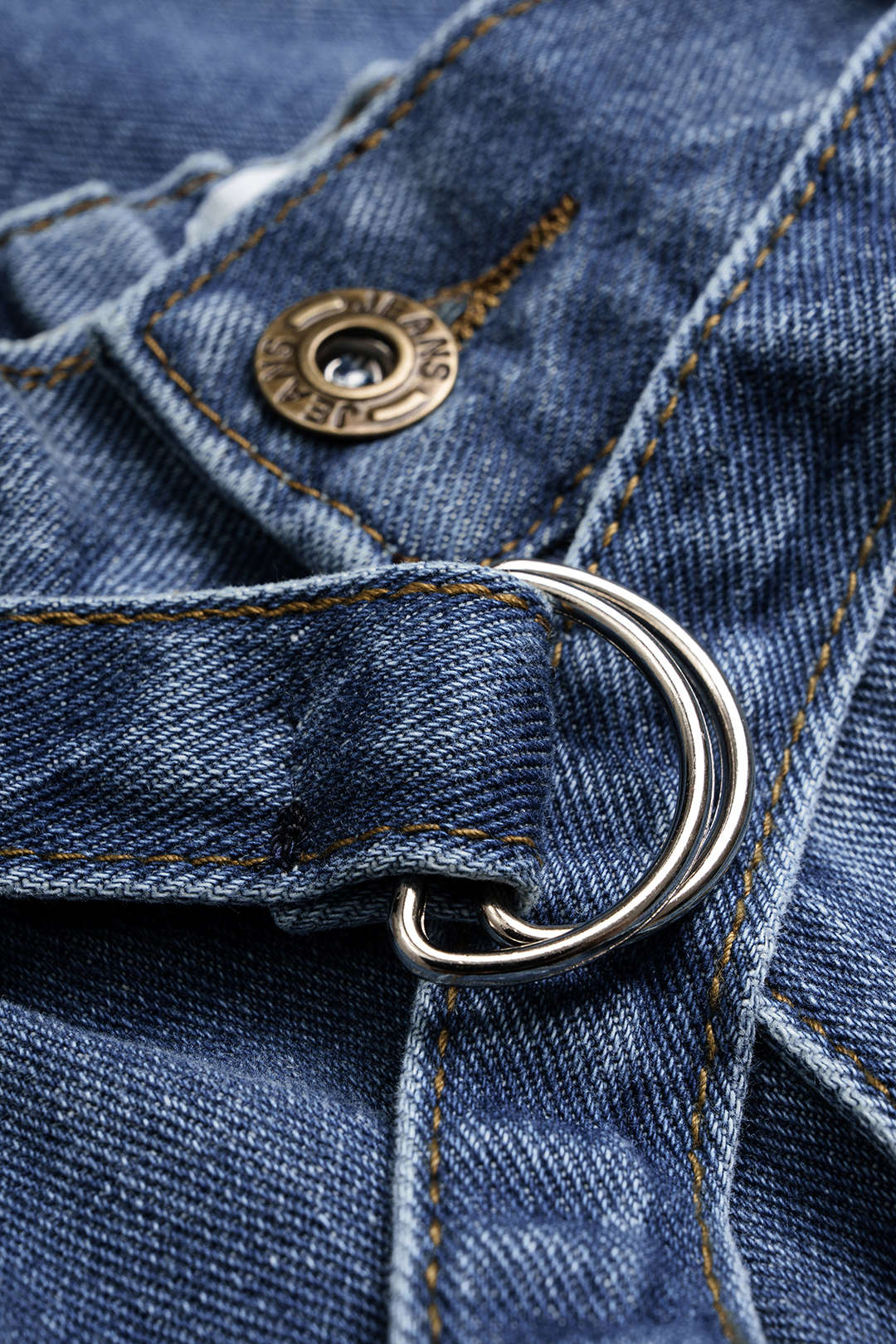 Denim-shortsit, joissa on vyö ja taskut
